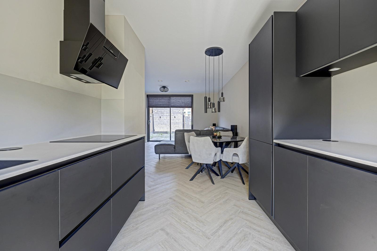 Tussenwoning te koop: Elementenweg 88, Spijkenisse