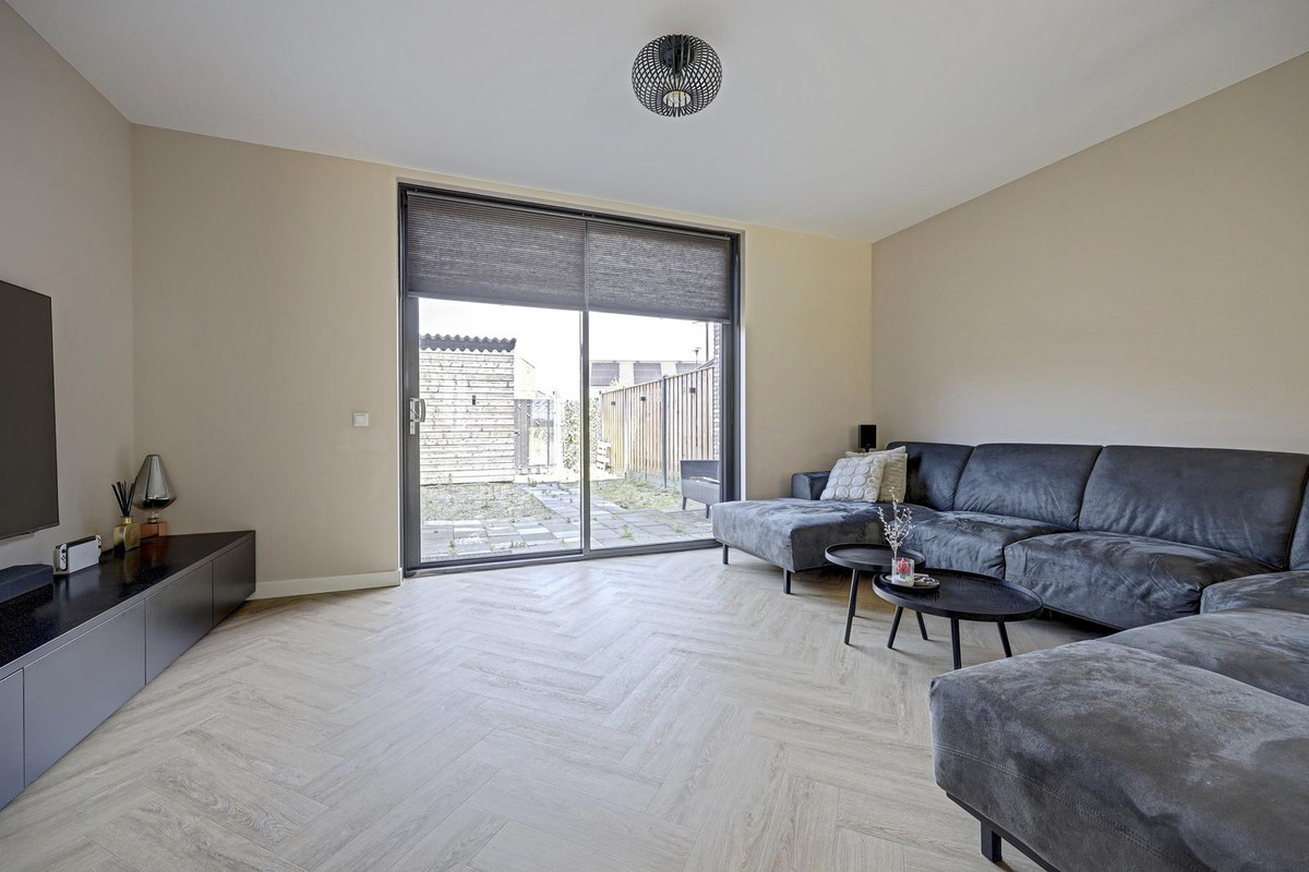 Tussenwoning te koop: Elementenweg 88, Spijkenisse