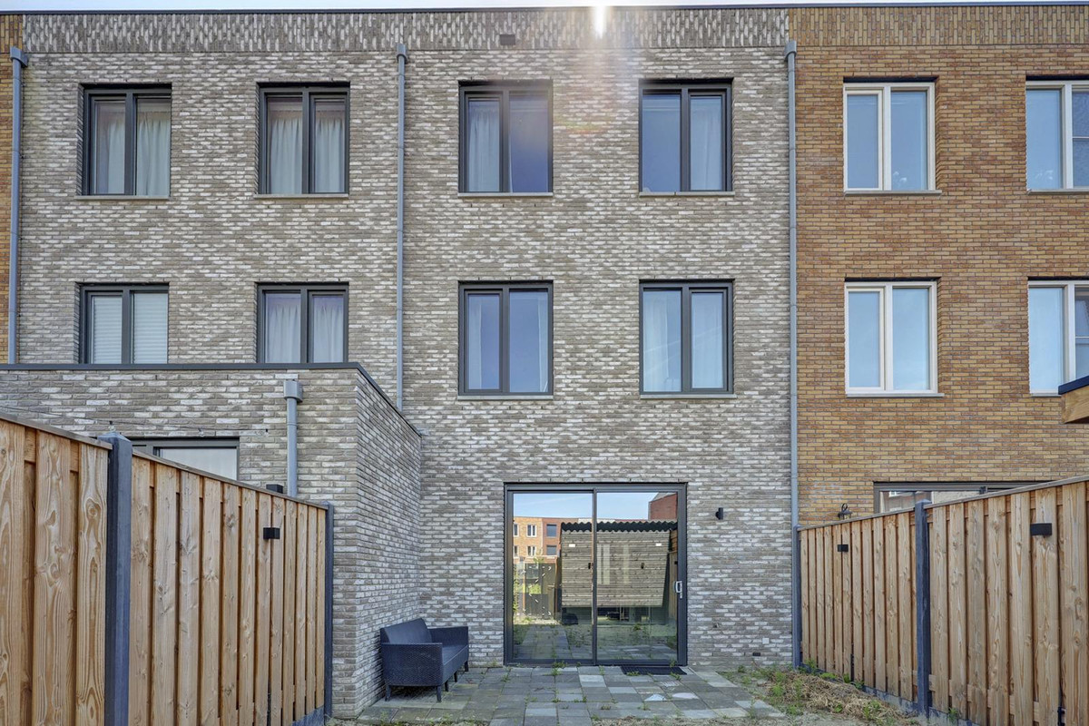 Tussenwoning te koop: Elementenweg 88, Spijkenisse