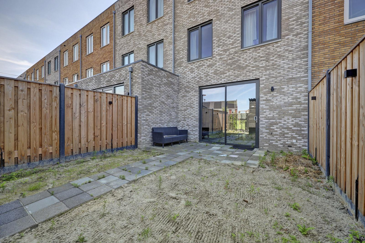 Tussenwoning te koop: Elementenweg 88, Spijkenisse