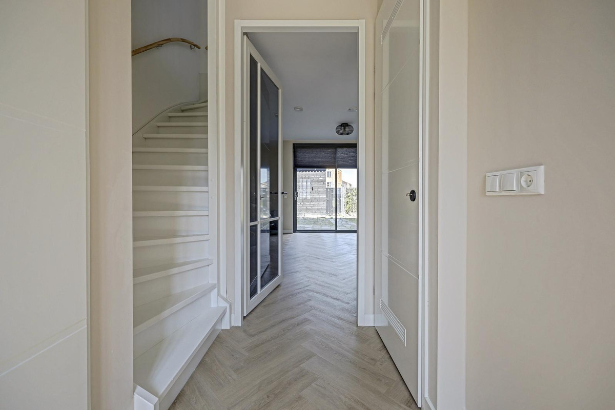 Tussenwoning te koop: Elementenweg 88, Spijkenisse