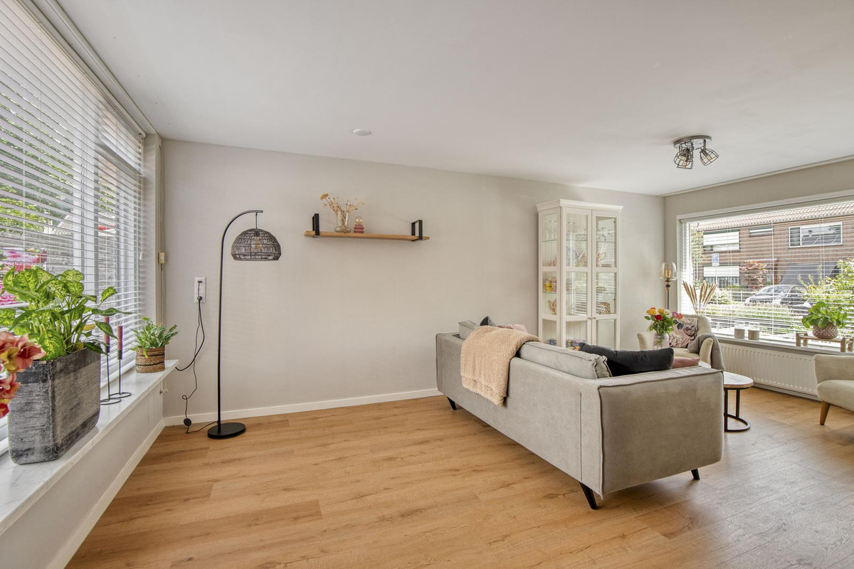 Tussenwoning te koop: Tulpenstraat 3, Rozenburg
