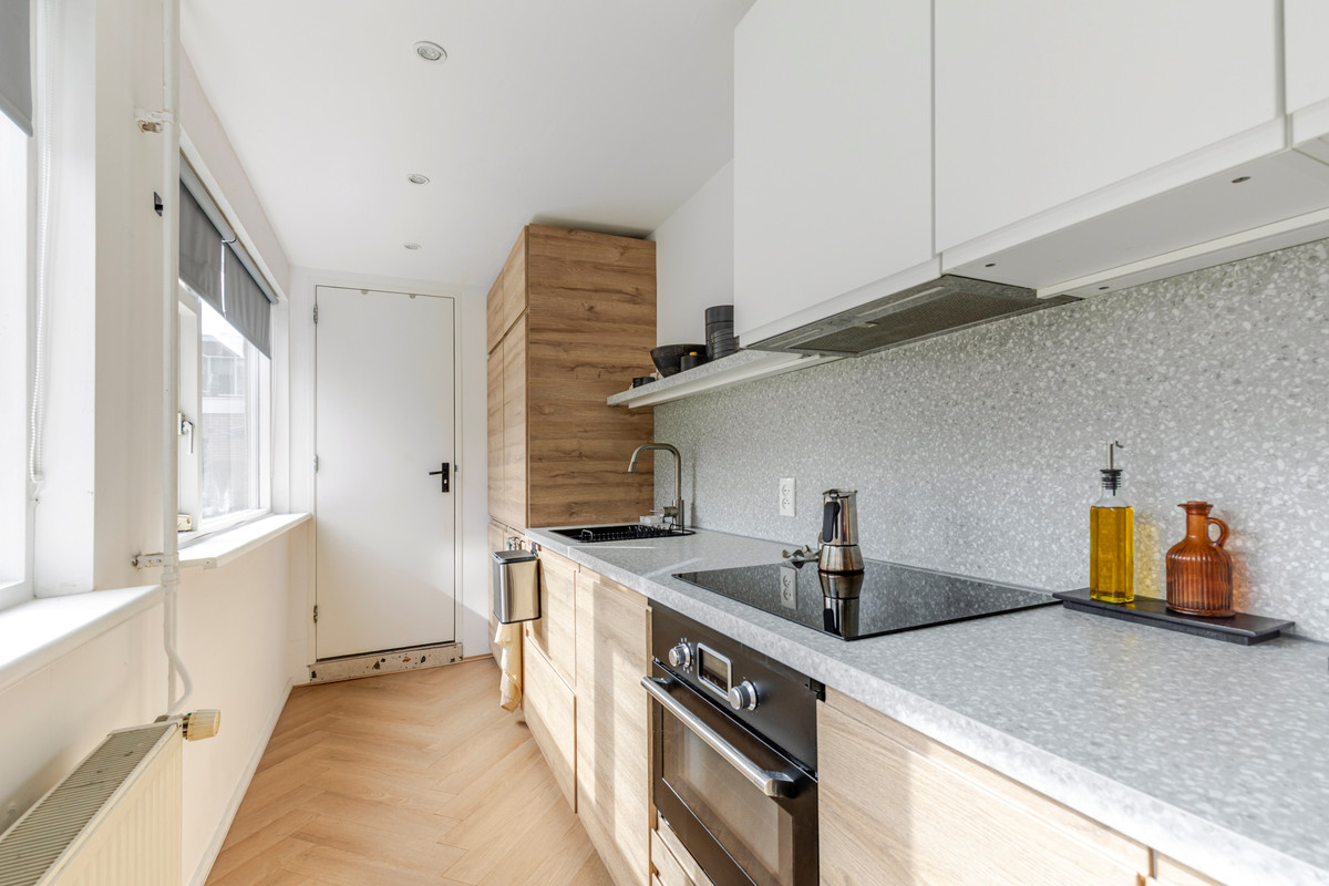 Tussenwoning te koop: Jodocus van Lodensteinstraat 17, Utrecht