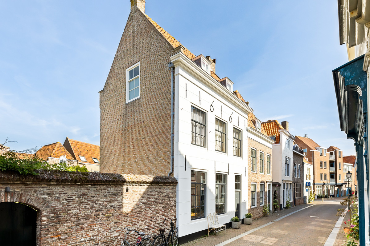 Twee-onder-één-kap te koop: Groenewoud 73, Vlissingen