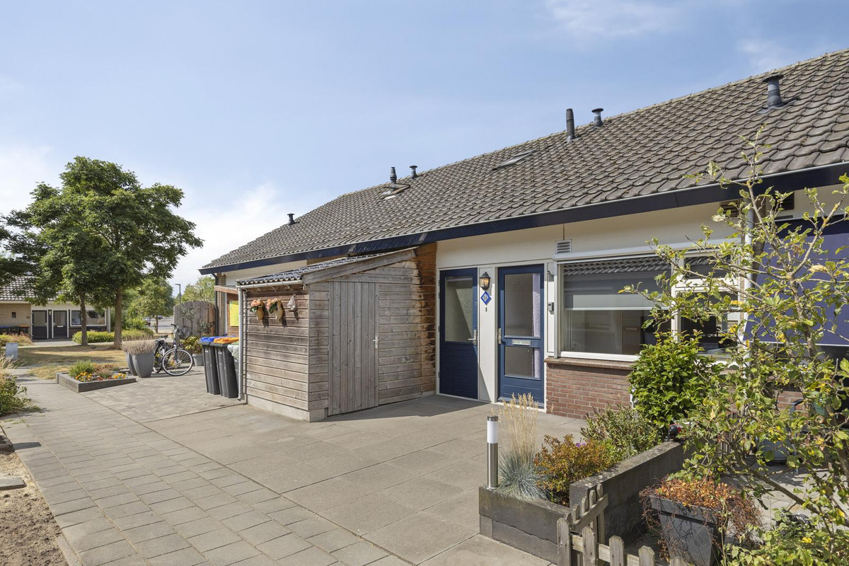 Tussenwoning te koop: Forsythialaan 54, Winterswijk
