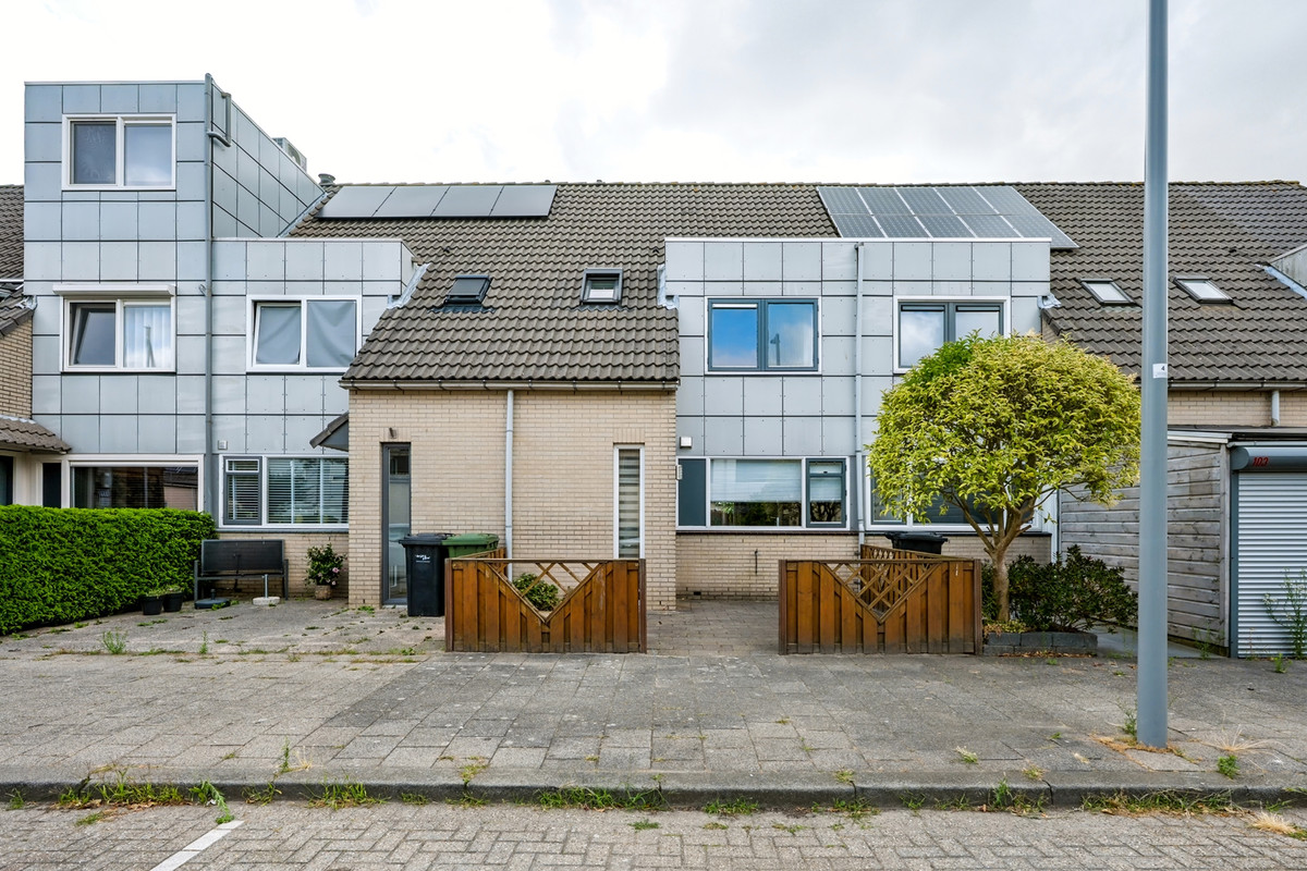 Tussenwoning te koop: Reinier Kloegstraat 105, Hoogvliet Rotterdam