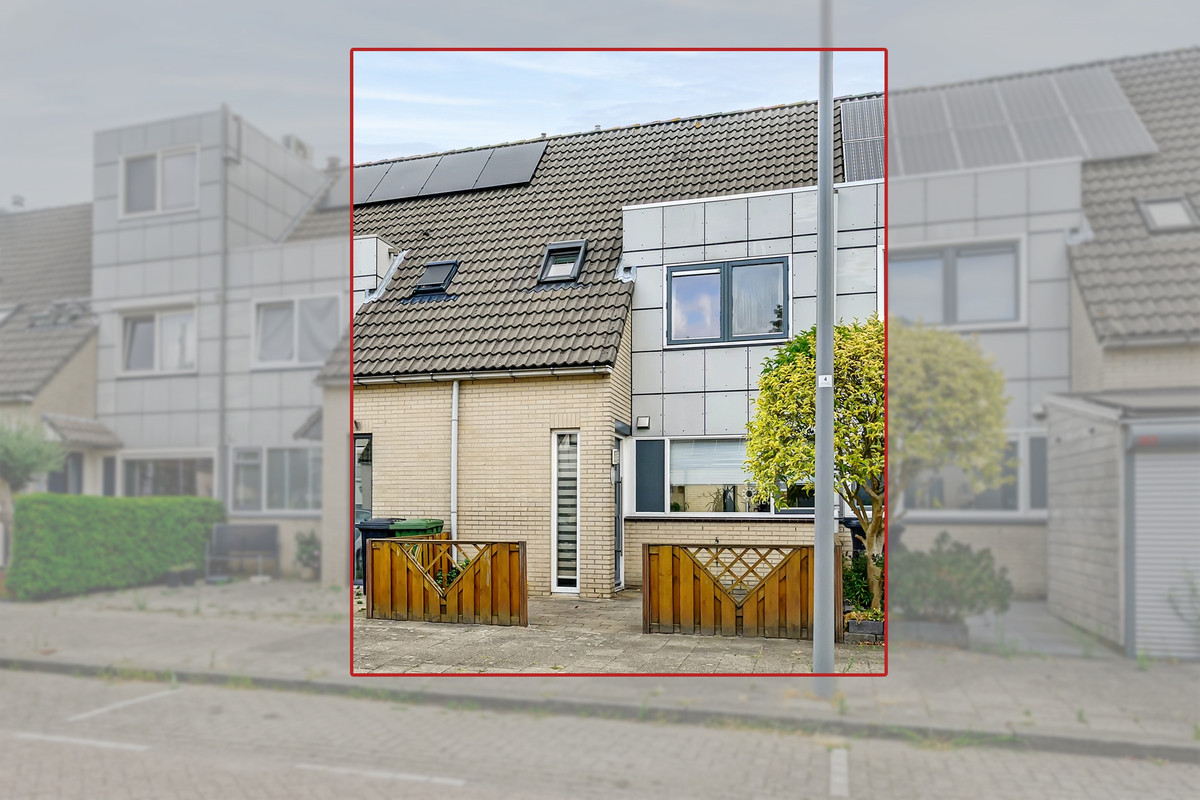 Tussenwoning te koop: Reinier Kloegstraat 105, Hoogvliet Rotterdam