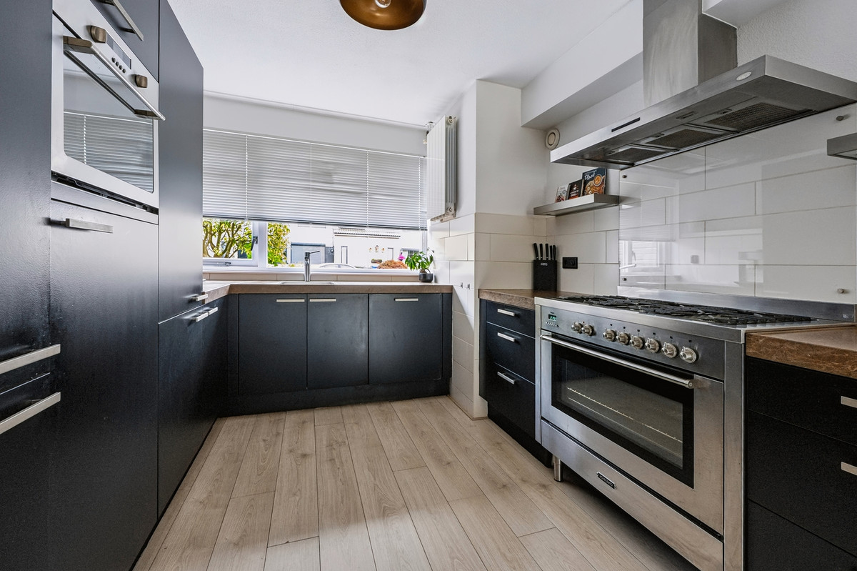 Tussenwoning te koop: Reinier Kloegstraat 105, Hoogvliet Rotterdam