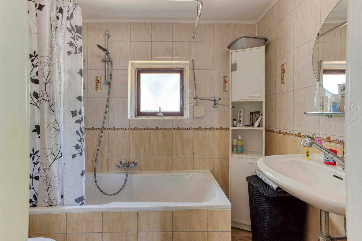 Tussenwoning te koop: De Coubertinlaan 51, Waalwijk