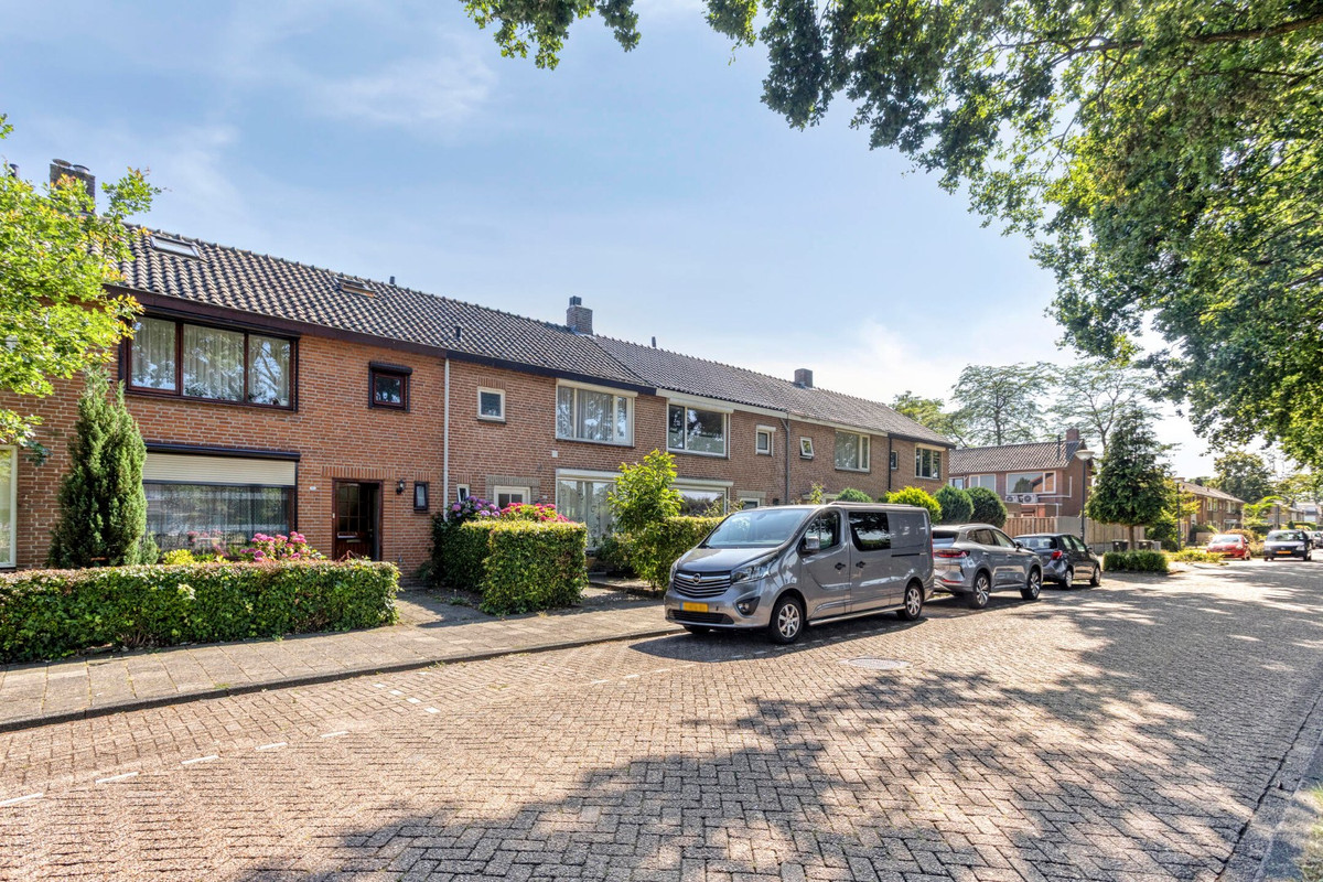 Tussenwoning te koop: De Coubertinlaan 51, Waalwijk