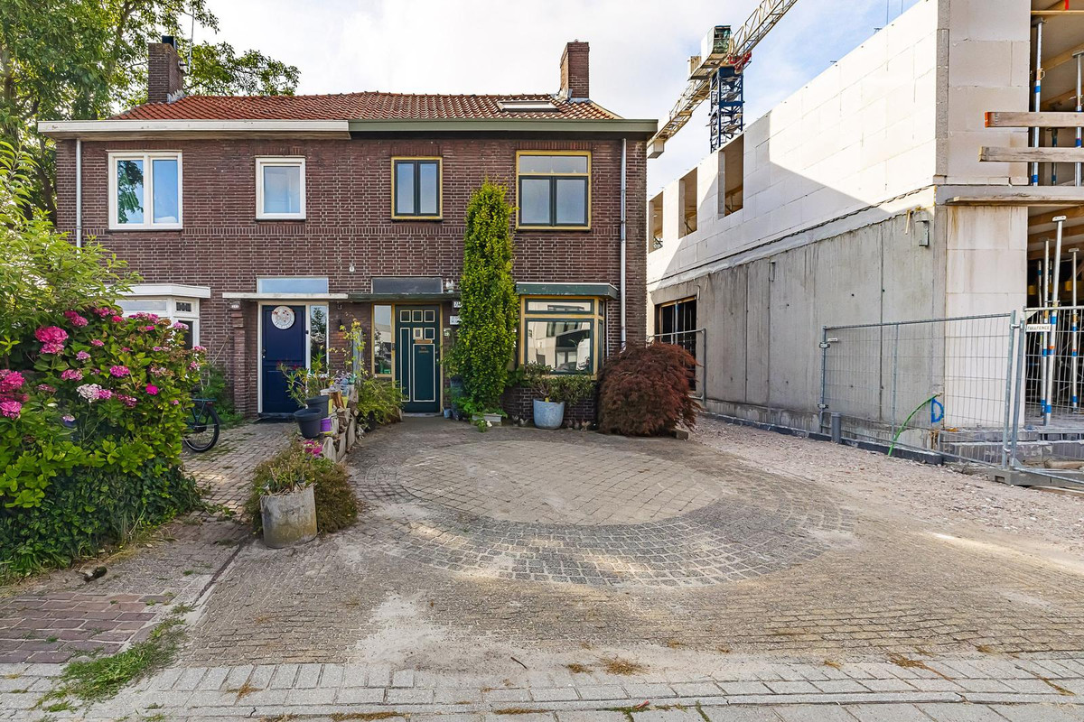 Twee-onder-één-kap te koop: Bosscheweg 234, Tilburg