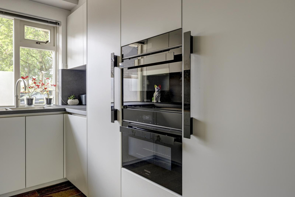 Hoekwoning te koop: Wilhelmina Hofman-Pootstraat 56, Spijkenisse
