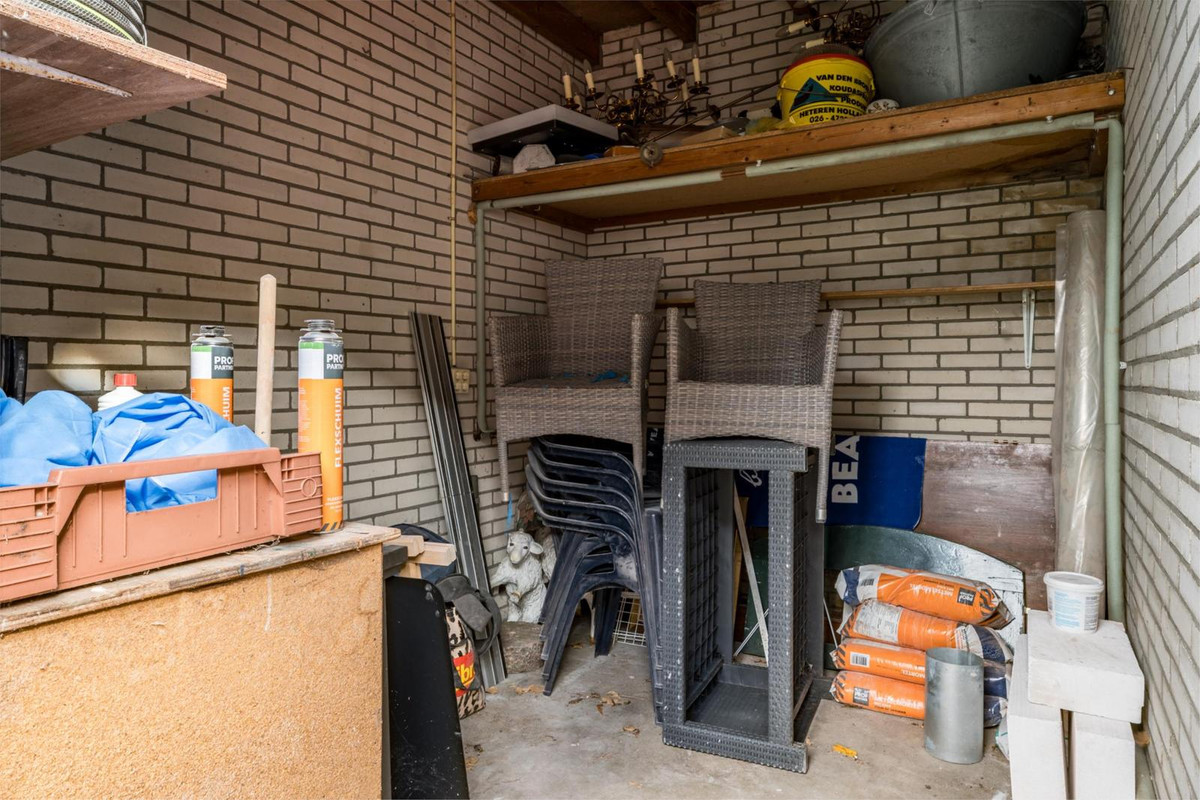 Twee-onder-één-kap te koop: Veerweg 72, Rheden