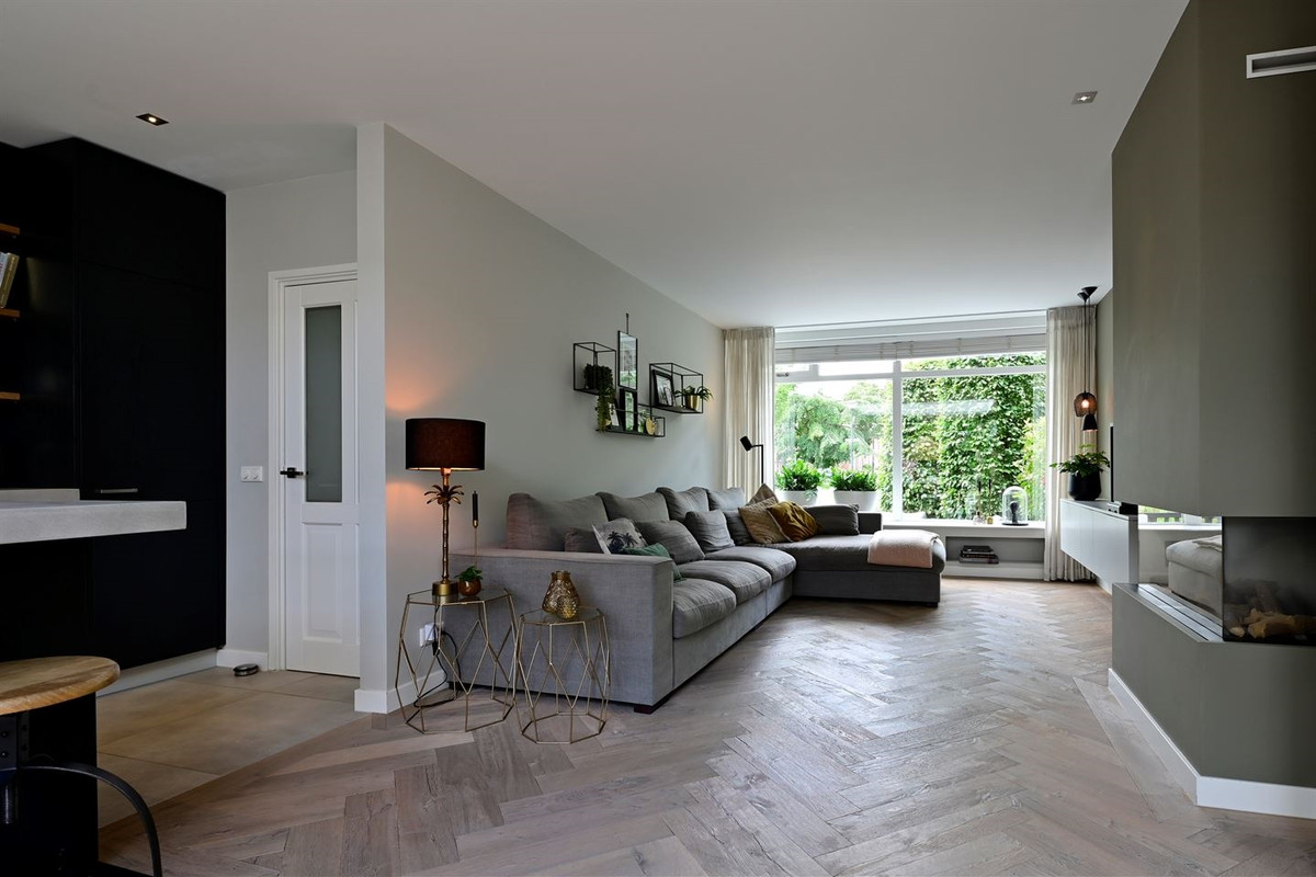 Tussenwoning te koop: Julianaplein 12, Hoorn