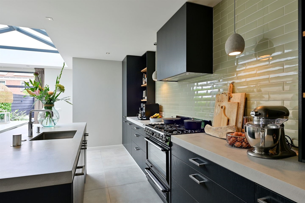 Tussenwoning te koop: Julianaplein 12, Hoorn