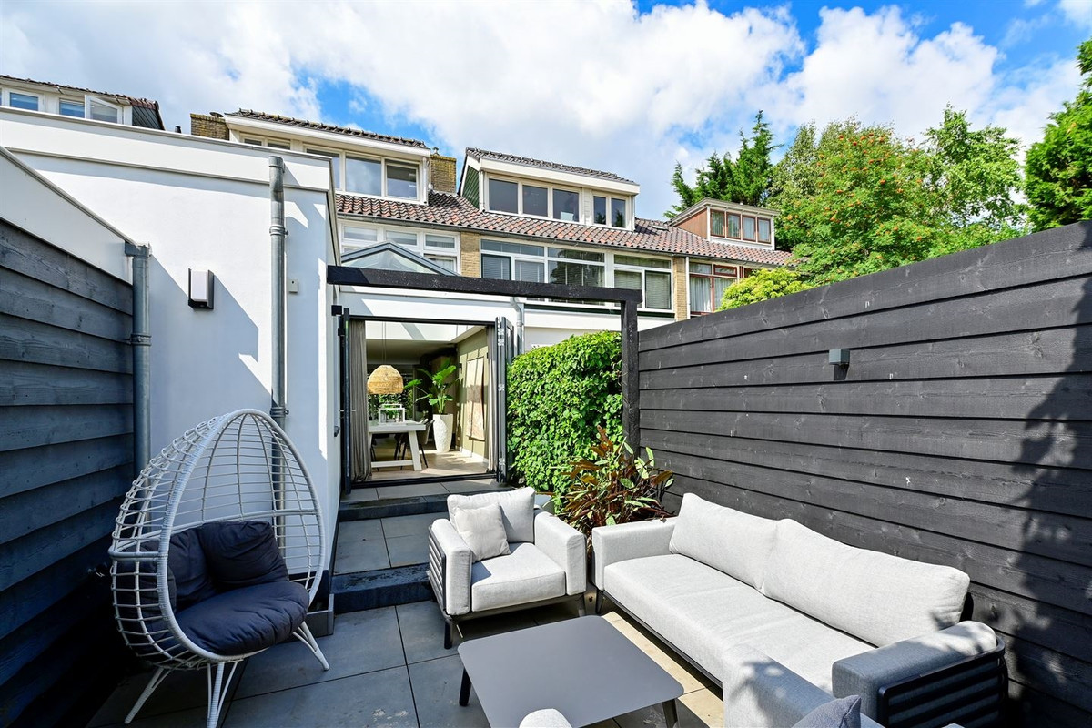 Tussenwoning te koop: Julianaplein 12, Hoorn