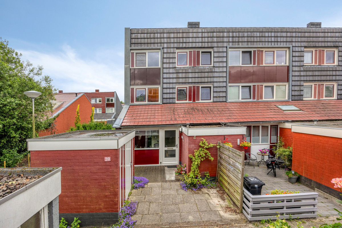 Hoekwoning te koop: Veenzoom 39, Gouda
