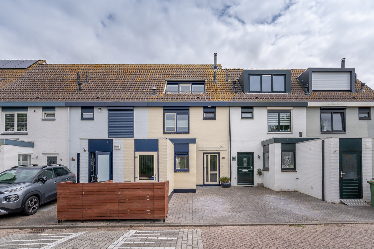 Tussenwoning te koop: Pluto 144, Den Helder