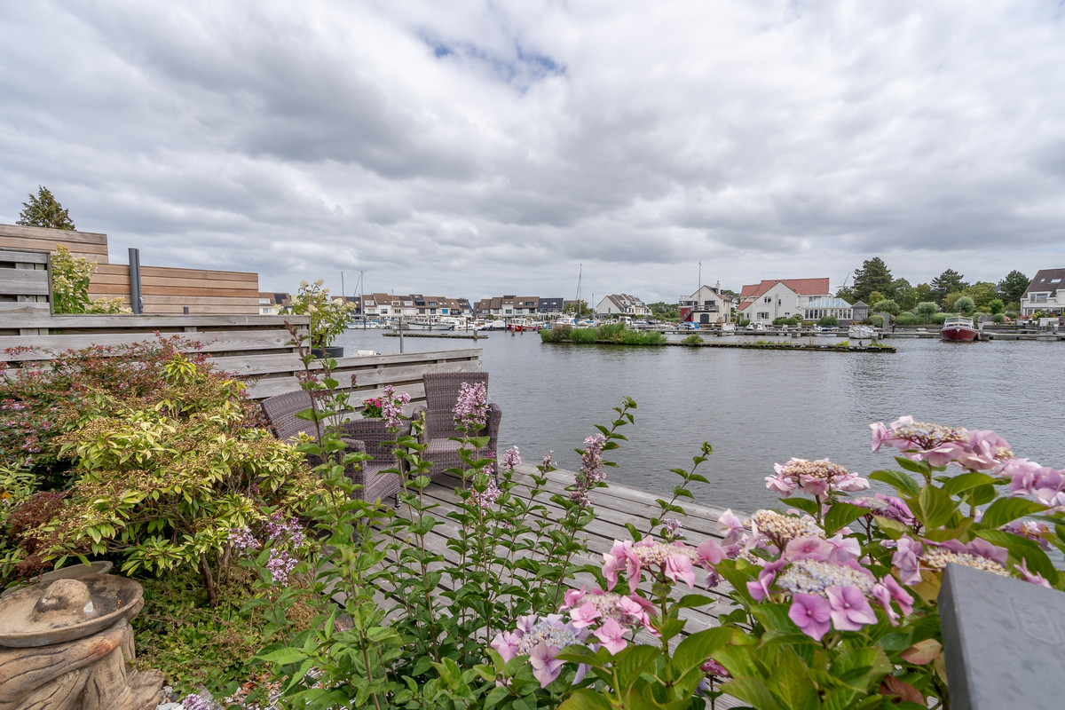Tussenwoning te koop: Pluto 144, Den Helder