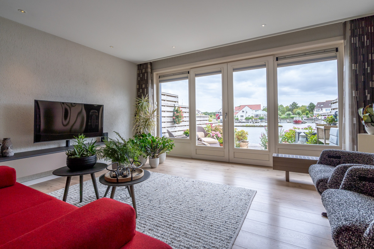 Tussenwoning te koop: Pluto 144, Den Helder
