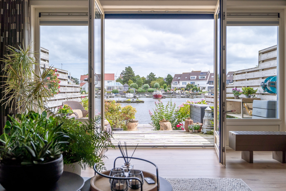 Tussenwoning te koop: Pluto 144, Den Helder