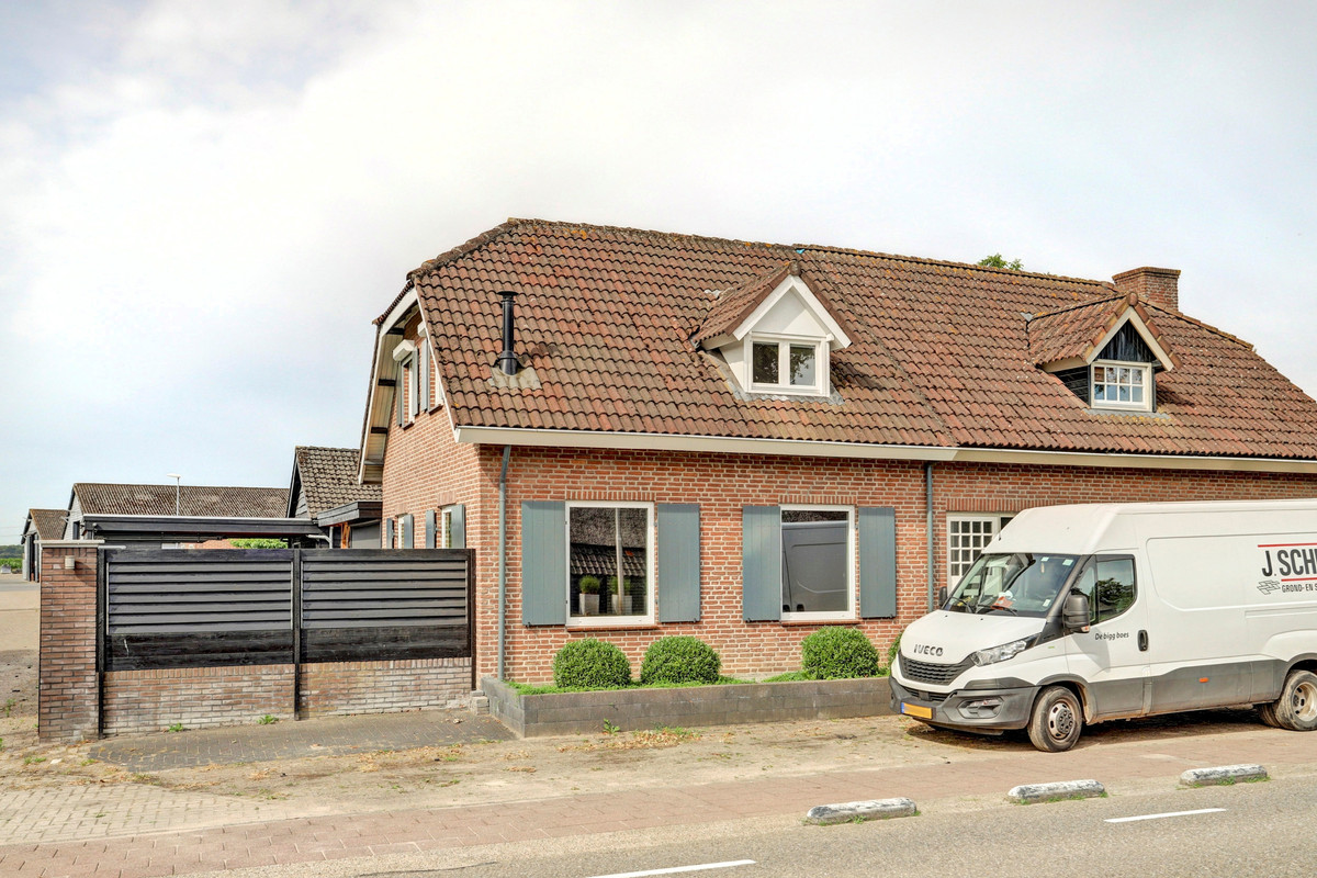 Twee-onder-één-kap te huur: Houtsestraat 115, Tilburg