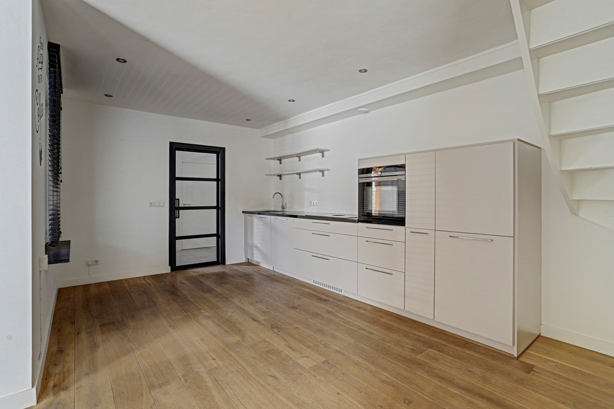 Twee-onder-één-kap te huur: Houtsestraat 115, Tilburg