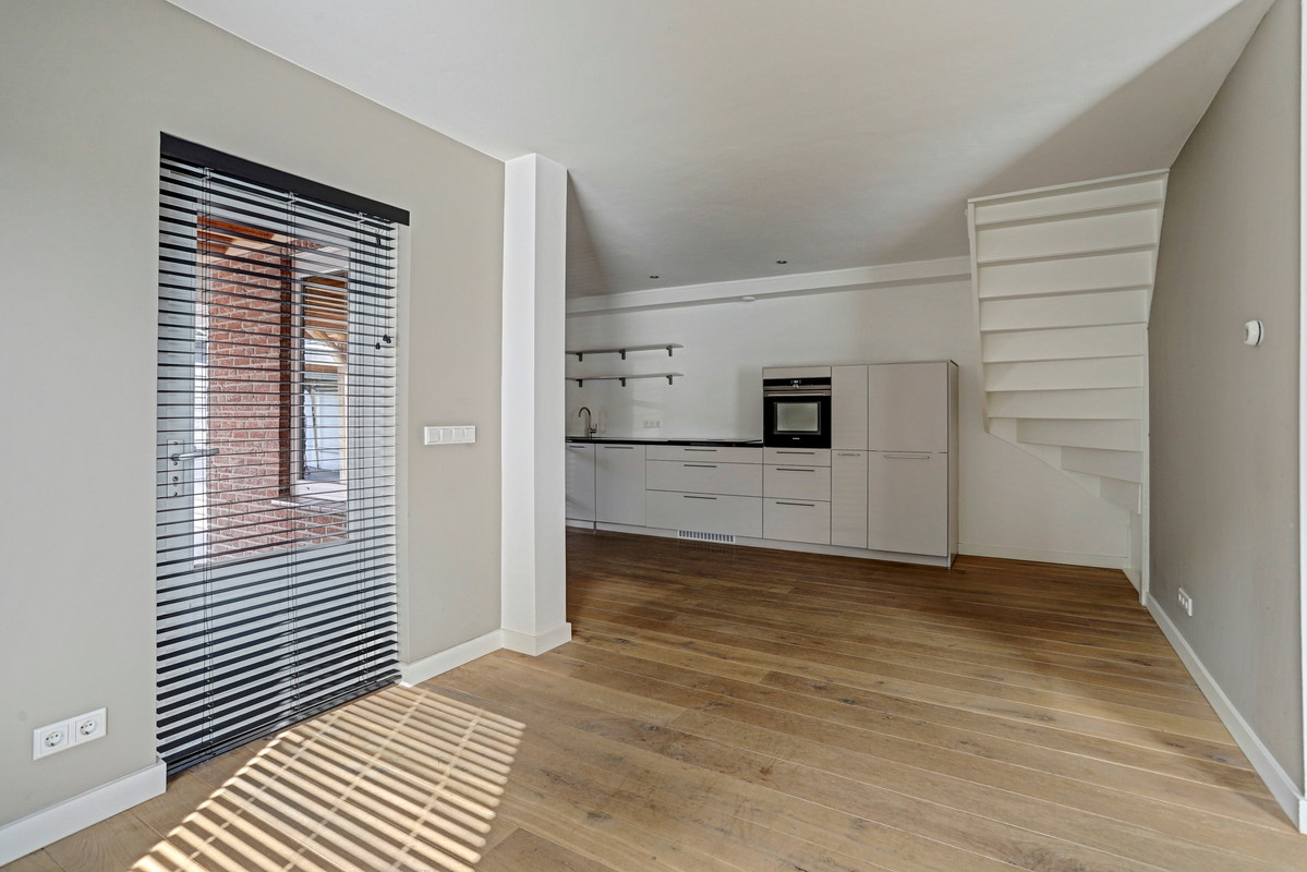 Twee-onder-één-kap te huur: Houtsestraat 115, Tilburg