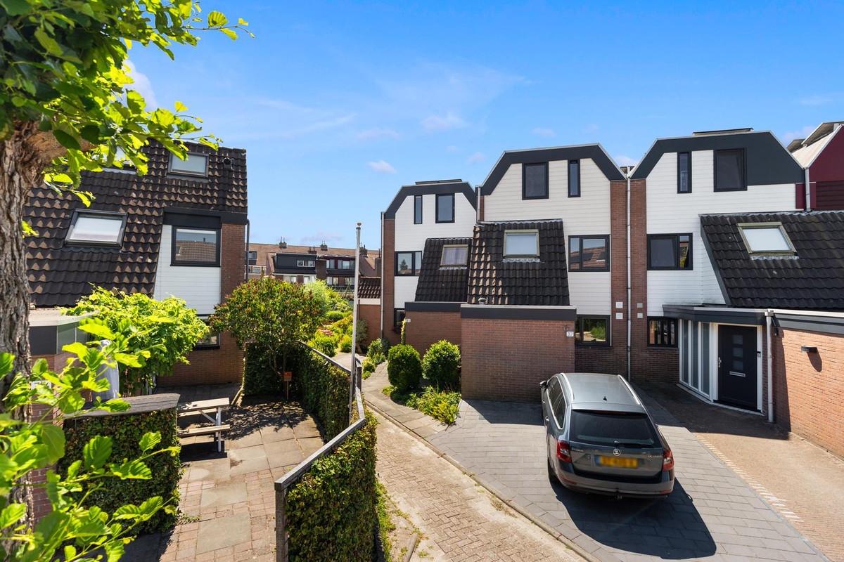 Hoekwoning te koop: Jan van Riebeecklaan 35, Gouda