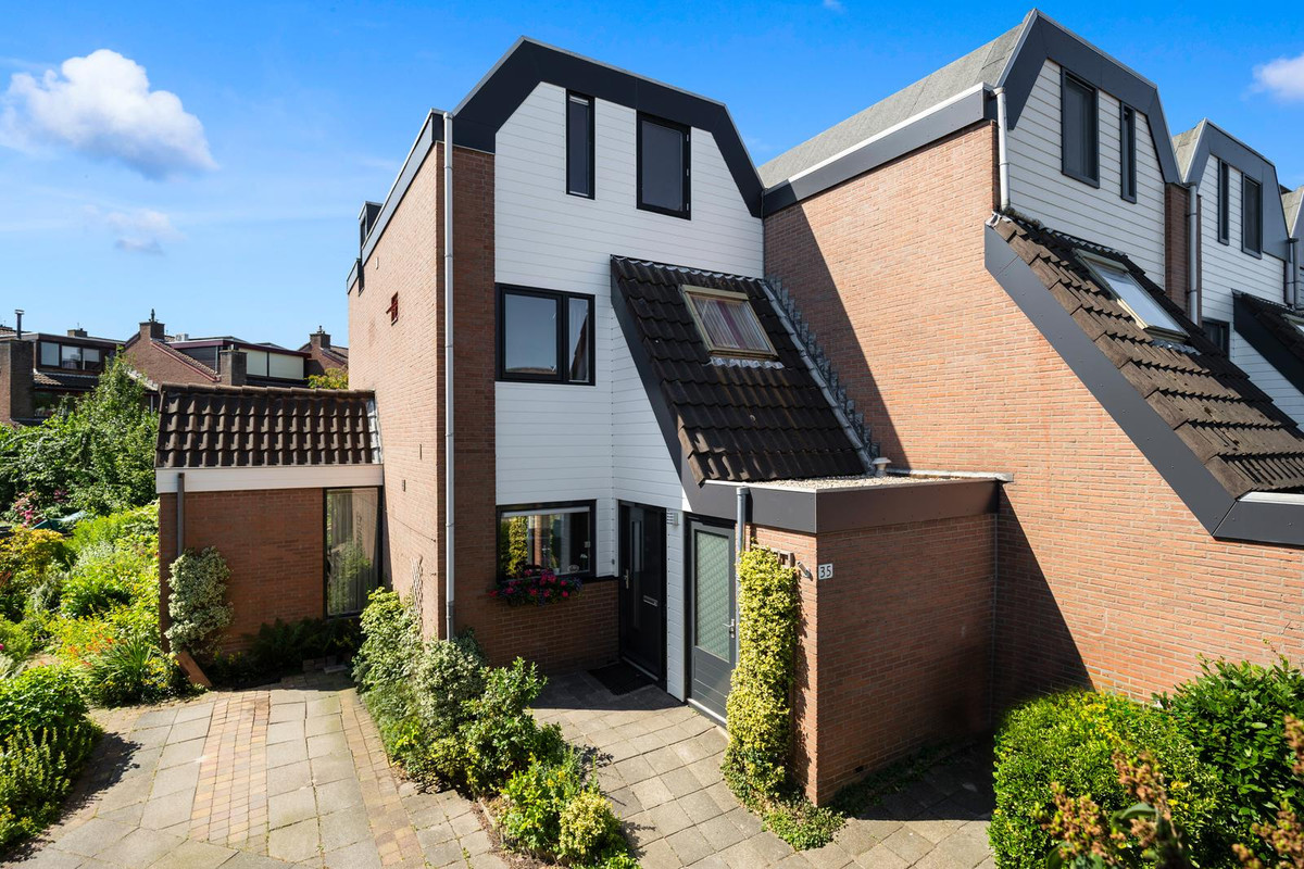 Hoekwoning te koop: Jan van Riebeecklaan 35, Gouda