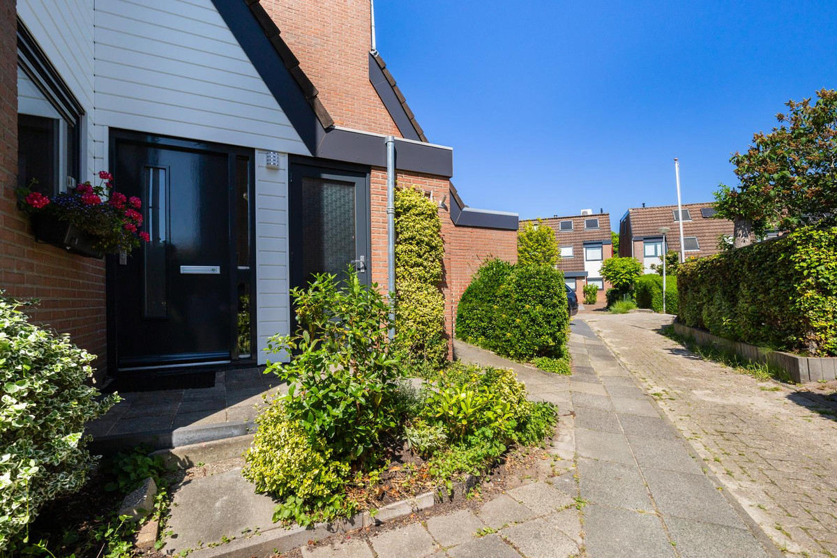 Hoekwoning te koop: Jan van Riebeecklaan 35, Gouda