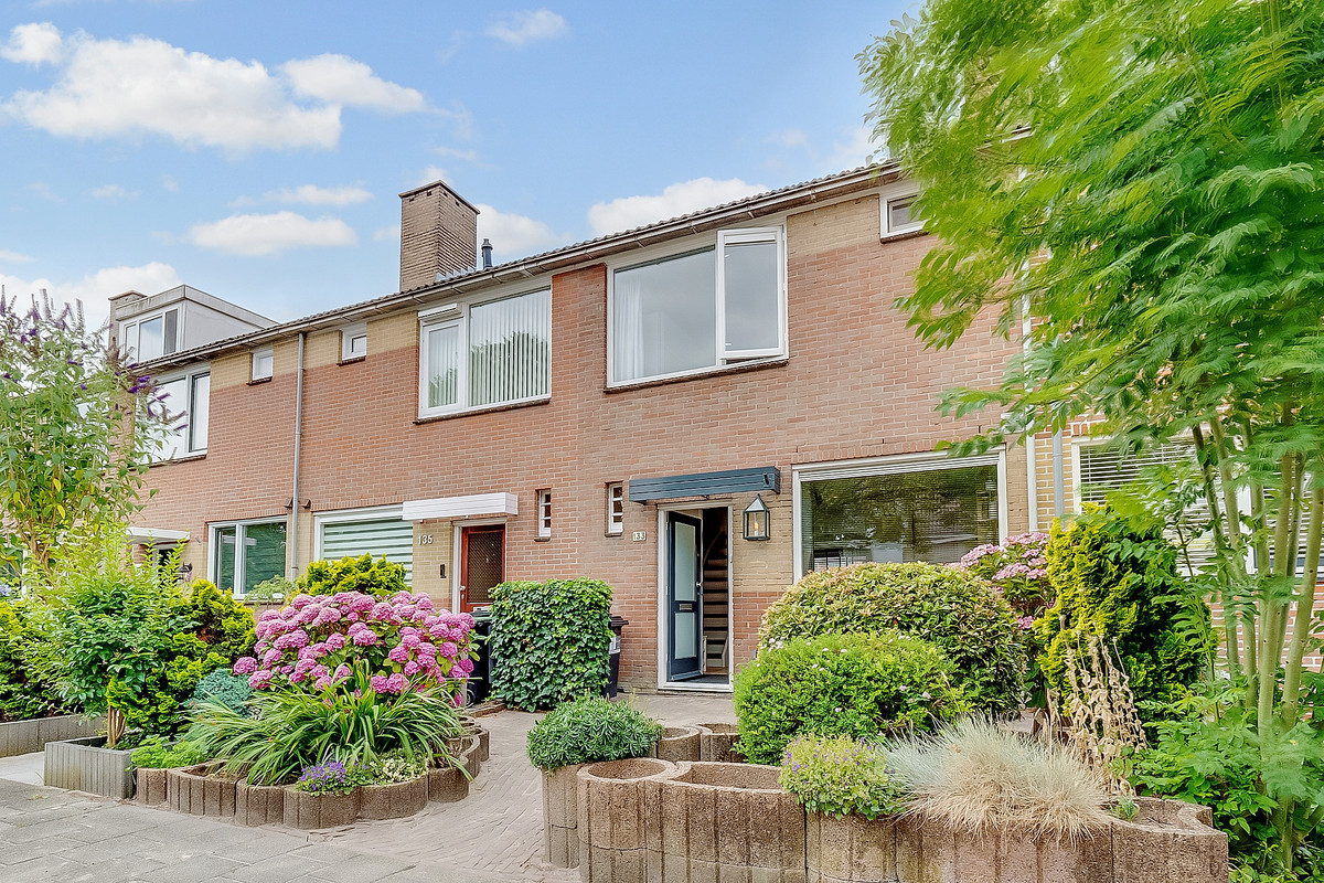 Tussenwoning te koop: Kerkstraat 133, Nieuw-Vennep