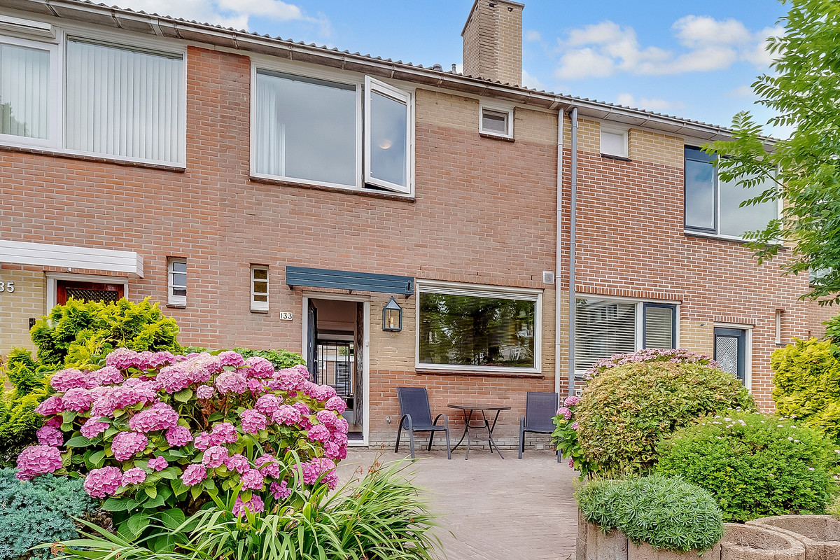 Tussenwoning te koop: Kerkstraat 133, Nieuw-Vennep