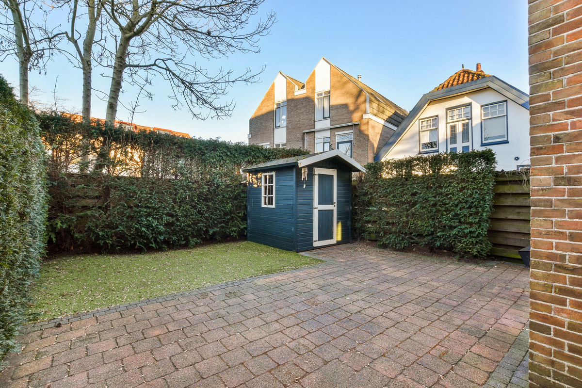Twee-onder-één-kap te huur: Badlaan 2A, Amstelveen