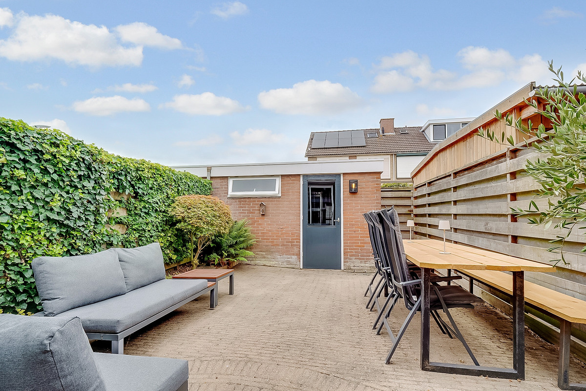 Tussenwoning te koop: Kerkstraat 133, Nieuw-Vennep