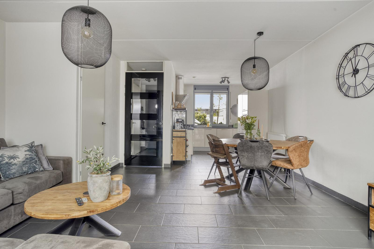 Tussenwoning te koop: Sterappel 20, Fijnaart