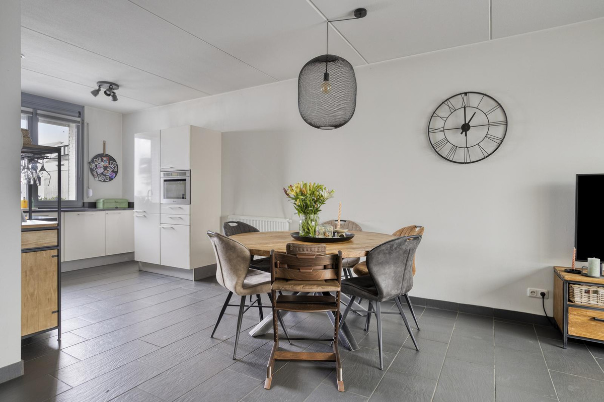 Tussenwoning te koop: Sterappel 20, Fijnaart