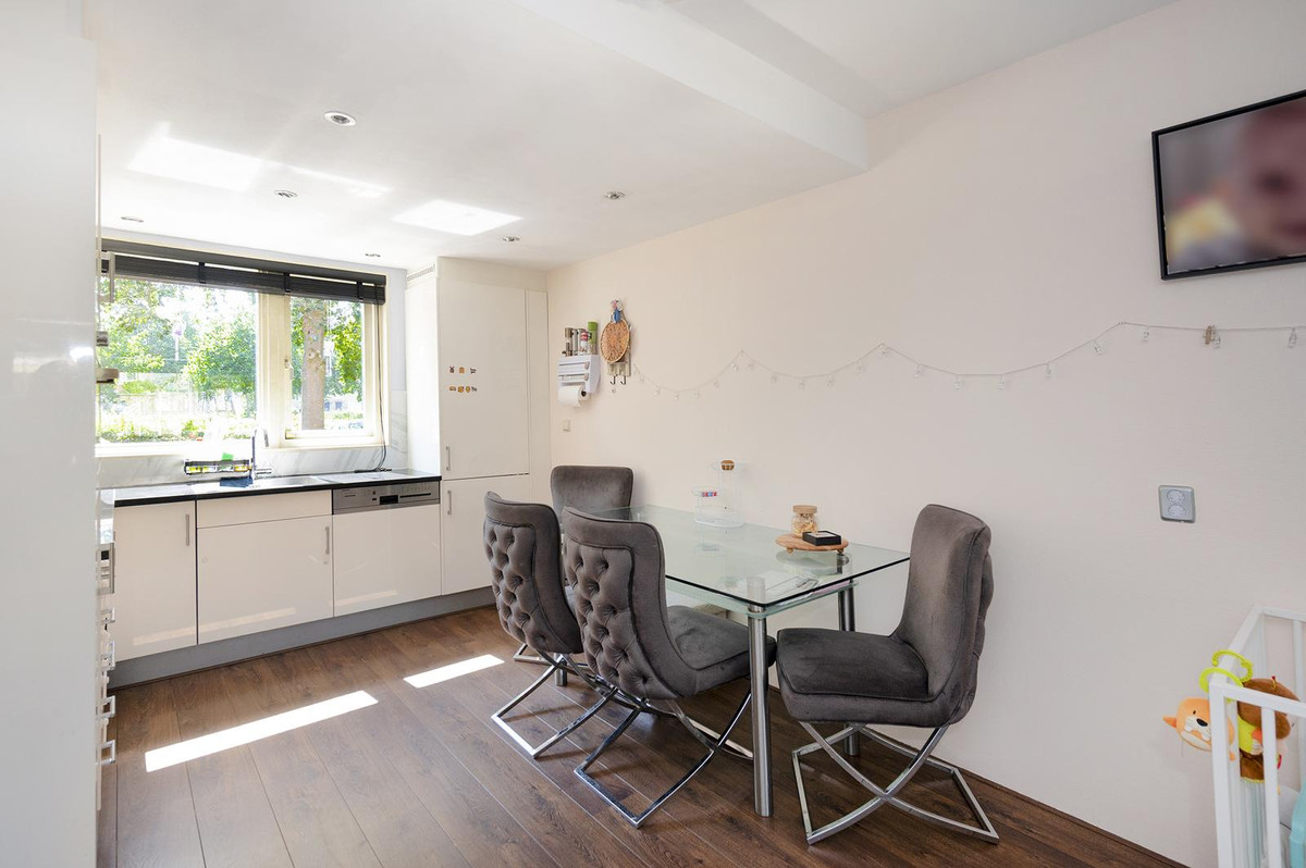 Tussenwoning te koop: Buitenkruierstraat 53, Almere
