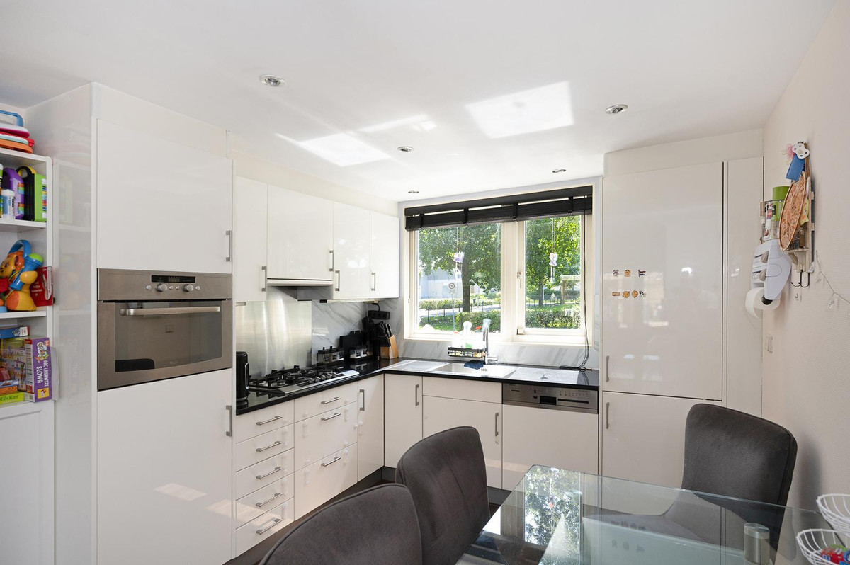 Tussenwoning te koop: Buitenkruierstraat 53, Almere