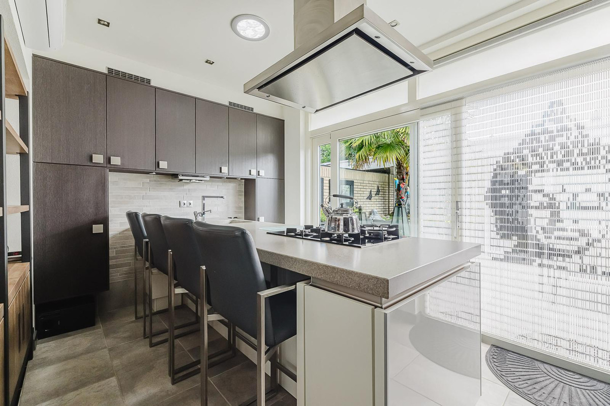 Tussenwoning te koop: Kardinaal van Rossumstraat 32D, Tilburg