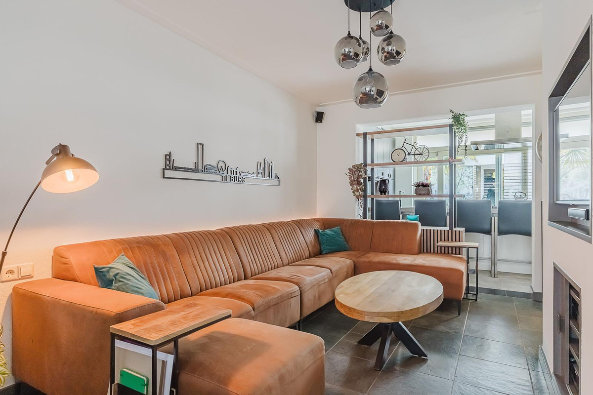 Tussenwoning te koop: Kardinaal van Rossumstraat 32D, Tilburg