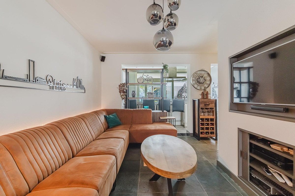 Tussenwoning te koop: Kardinaal van Rossumstraat 32D, Tilburg