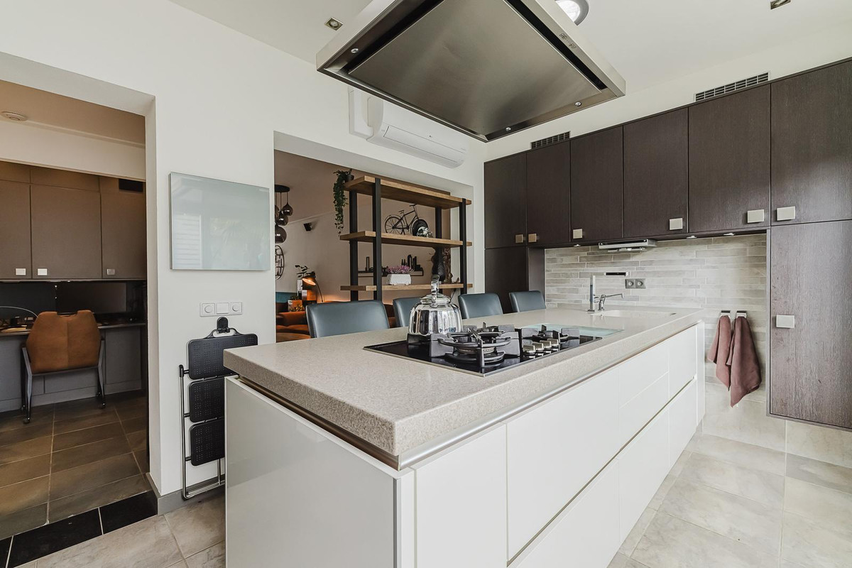 Tussenwoning te koop: Kardinaal van Rossumstraat 32D, Tilburg