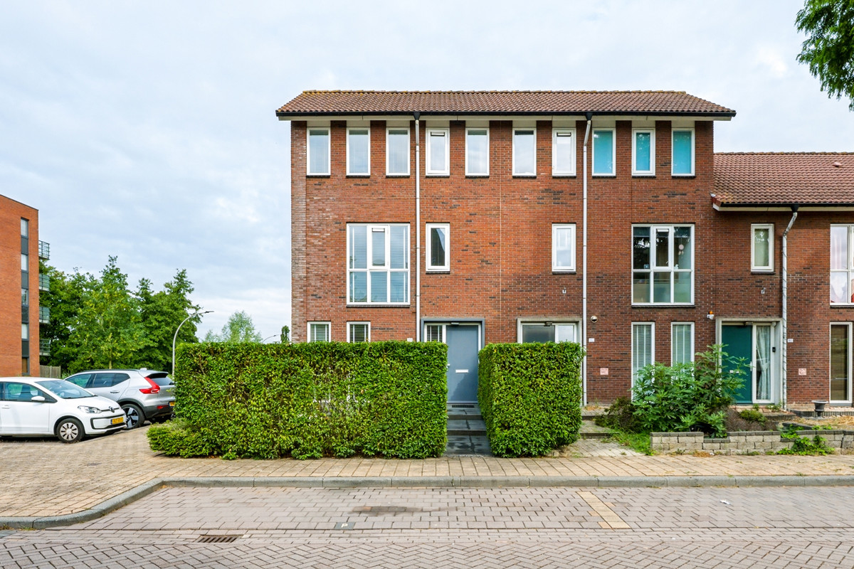 Hoekwoning te koop: Bramengaarde 184, Hendrik-Ido-Ambacht