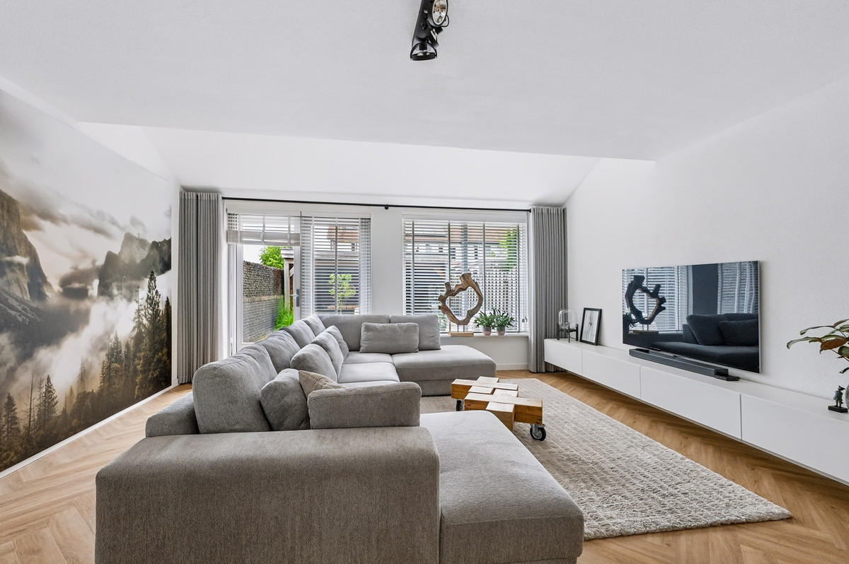 Hoekwoning te koop: Bramengaarde 184, Hendrik-Ido-Ambacht