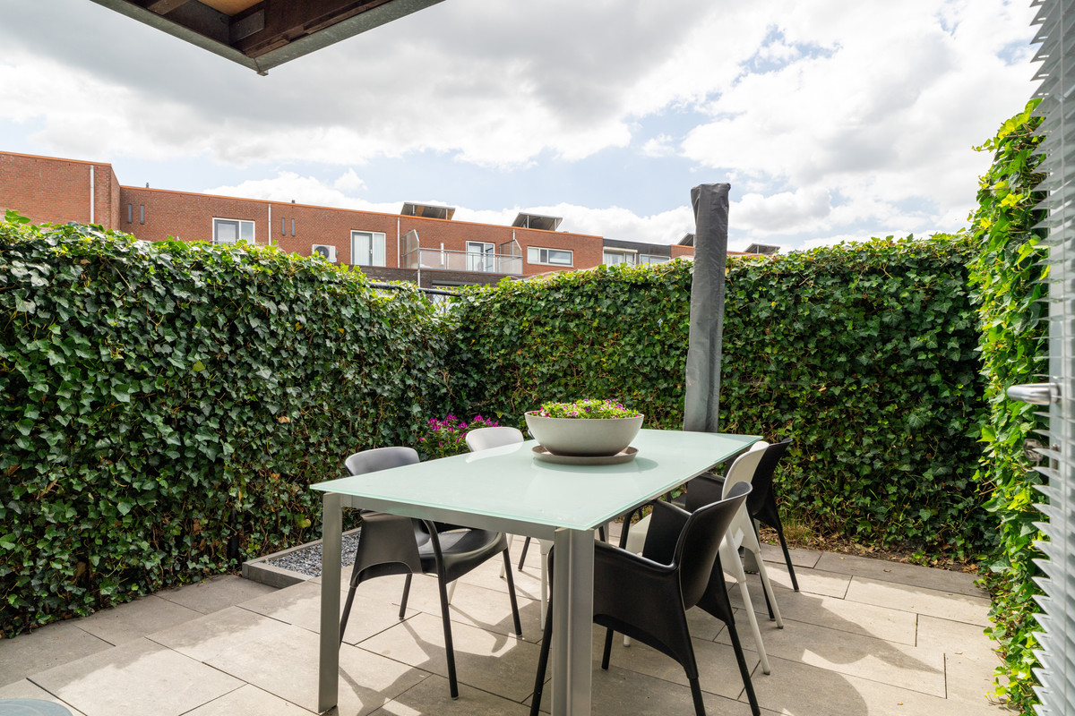 Vrijstaande woning te koop: Villa Waterviolier 28, Waalwijk
