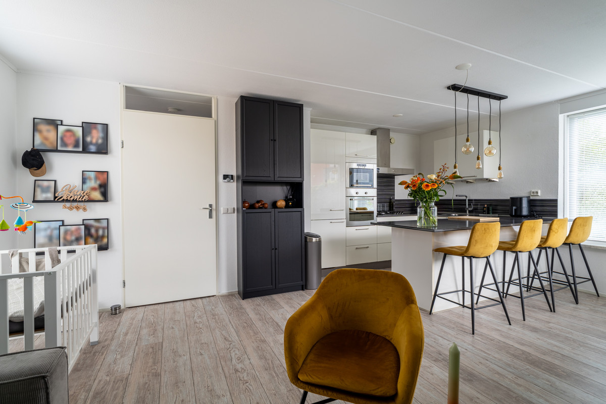 Vrijstaande woning te koop: Villa Waterviolier 28, Waalwijk