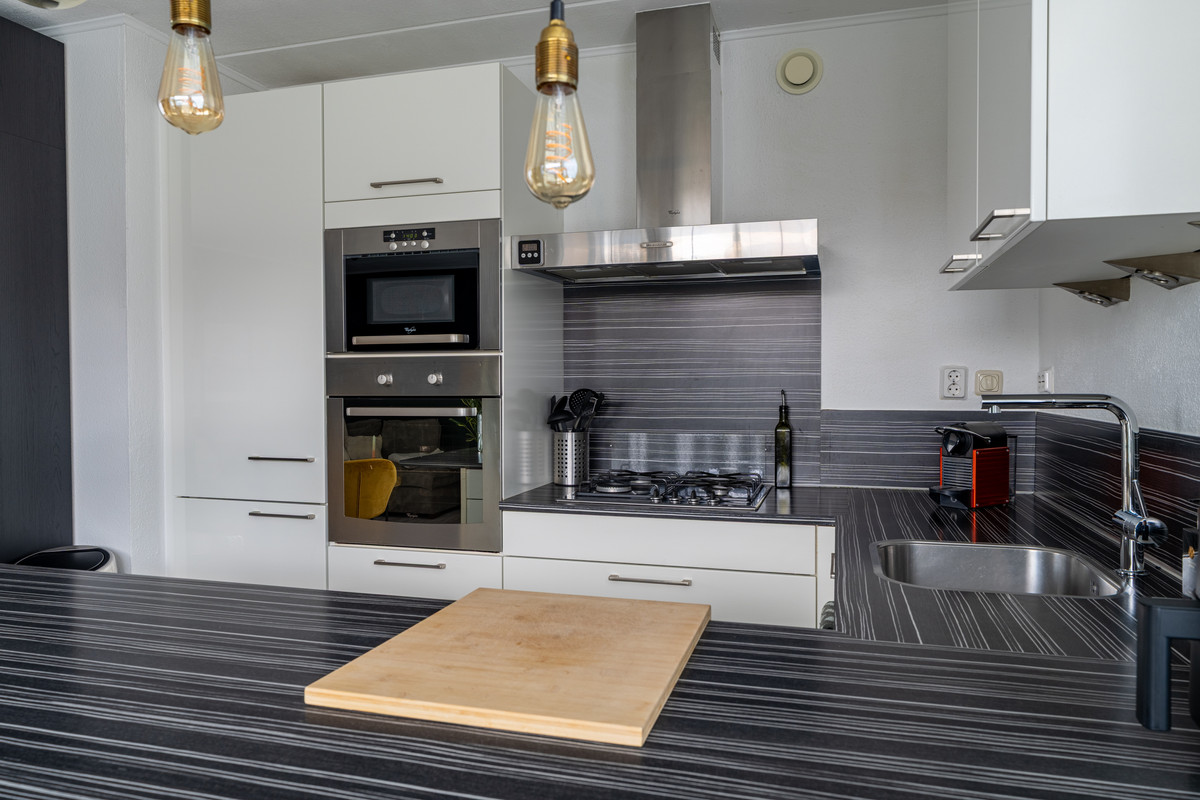 Vrijstaande woning te koop: Villa Waterviolier 28, Waalwijk
