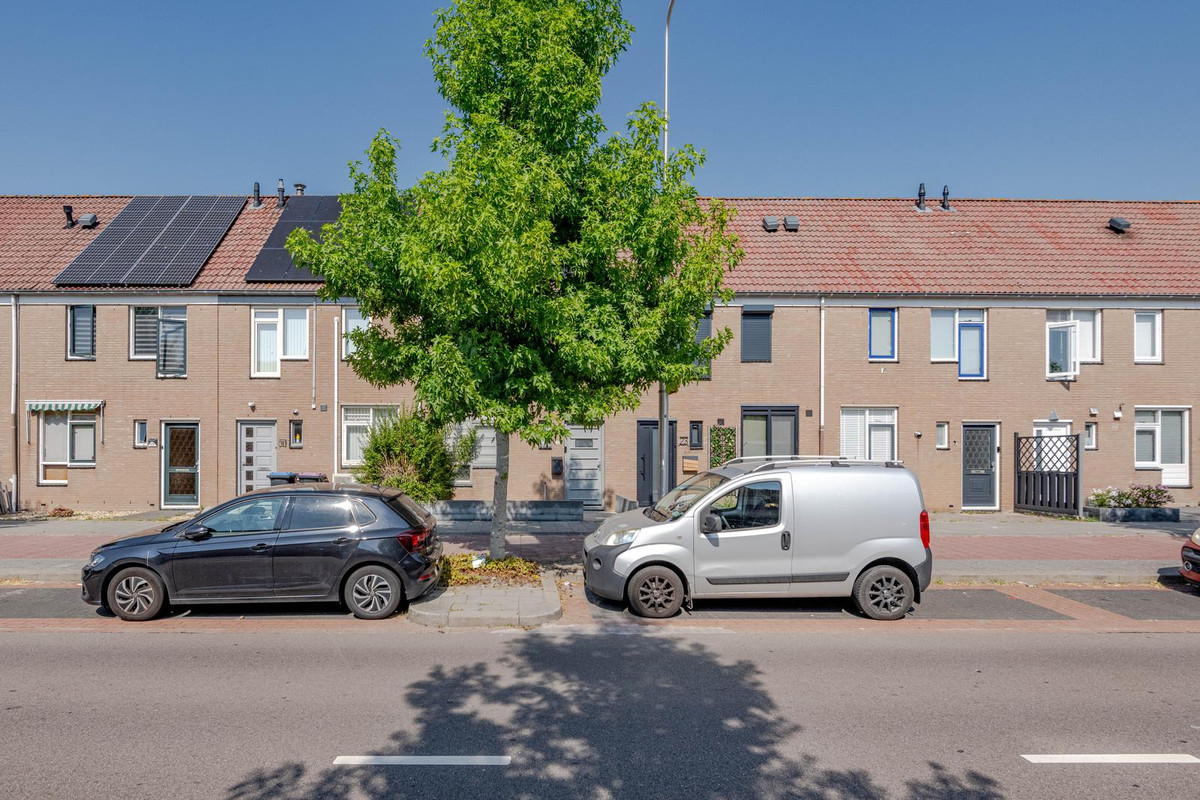 Tussenwoning te koop: Buntgras 21, Spijkenisse