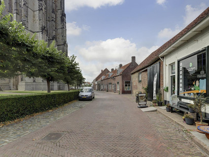 Kerkhof 28